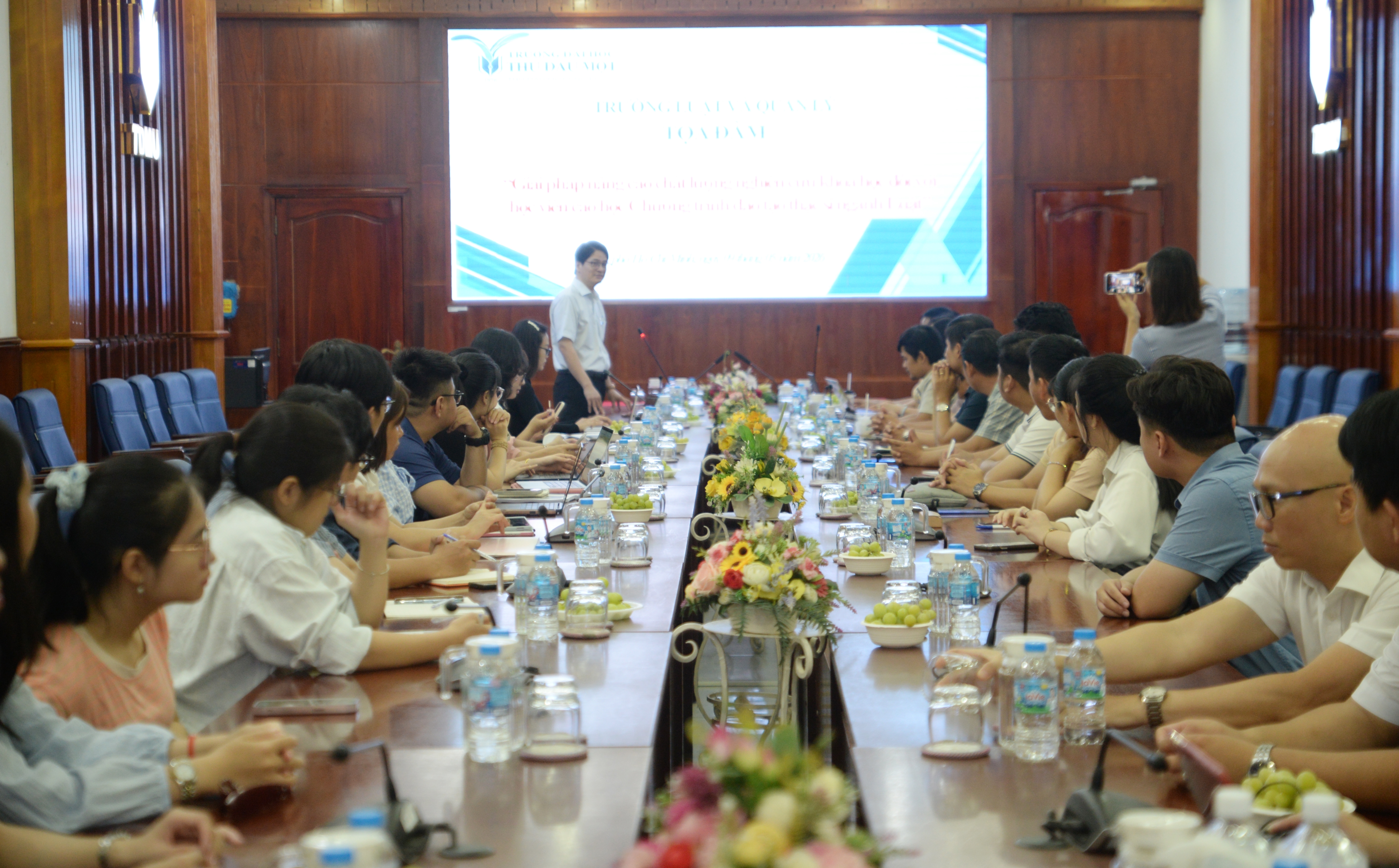 Giải pháp nâng cao chất lượng nghiên cứu khoa học đối với học viên cao học Chương trình đào tạo thạc sĩ ngành Luật